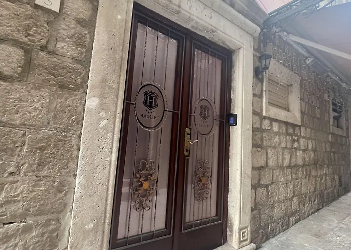 Hamlet Oda ve Kahvaltı 4*